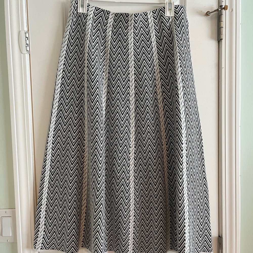 Gilli Black & White Chevron Circle Skirt